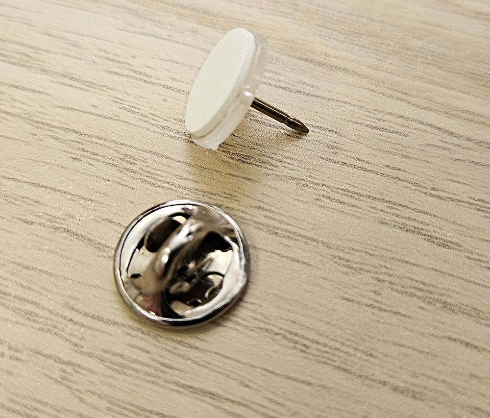 Retro Badges or Brooches - Image 3